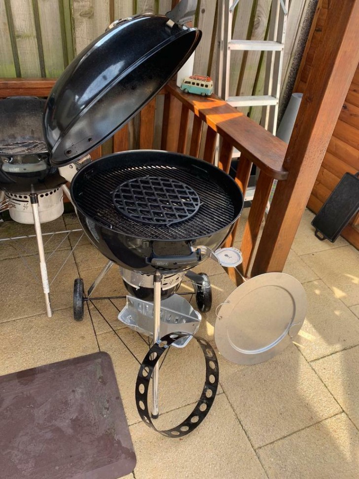 Гриль угольный Weber Master-Touch GBS SE E-5755, черный